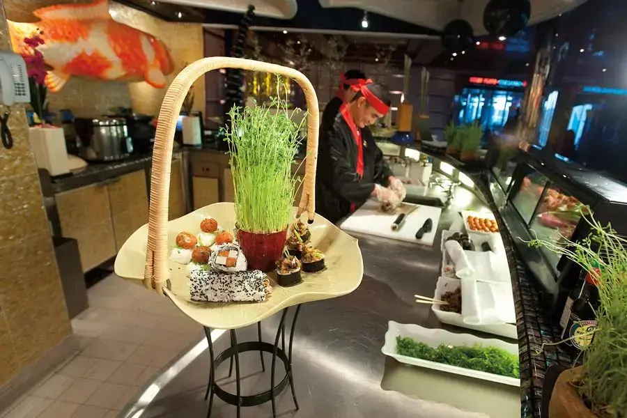 Carnival Breeze.webp