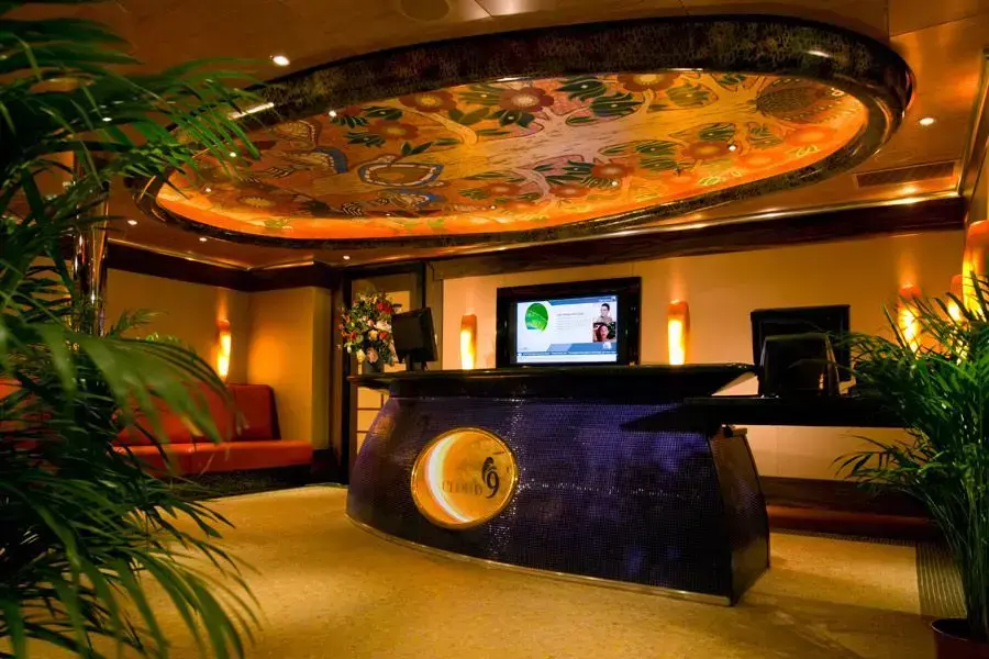 Carnival Breeze.webp