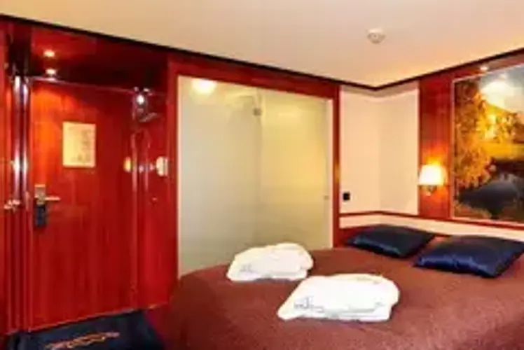 Каюта SUPERIOR на нижней палубе с окном.webp