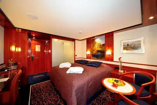 Мини-люкс на Cредней палубе с французским балконом.webp