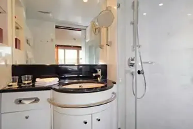 Мини-люкс на Cредней палубе с французским балконом.webp