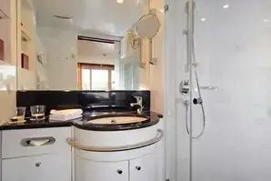 Мини-люкс на Cредней палубе с французским балконом.webp