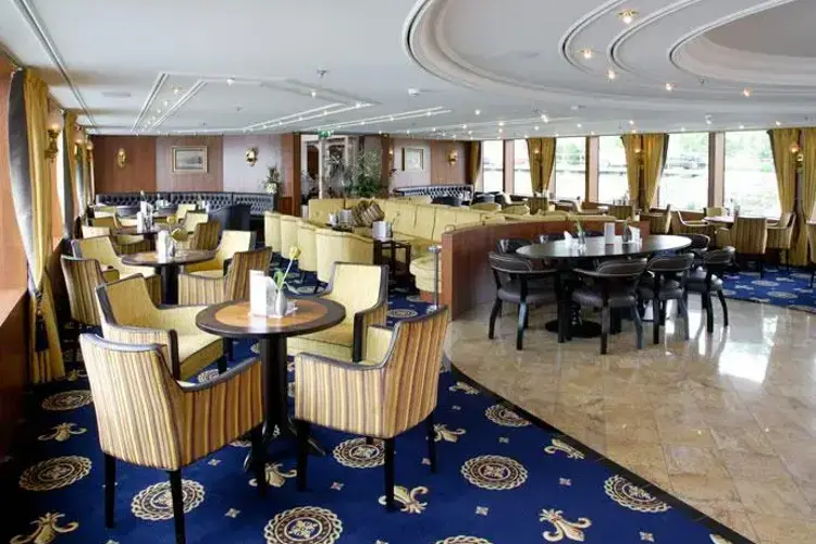 Музыкальный салон-бар.webp