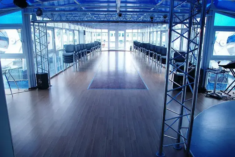 Зрительный (конференц-) зал.webp