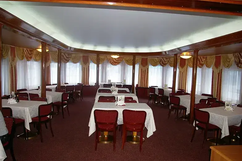 Ресторан на шлюпочной палубе.webp