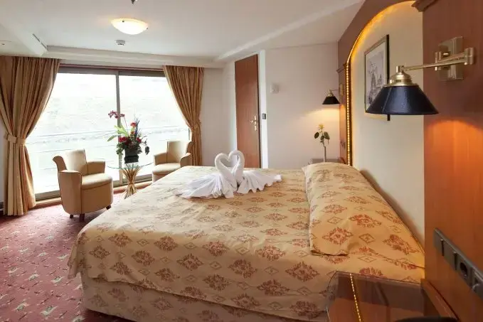 Suite (Diamond Deck & Ruby Deck).webp