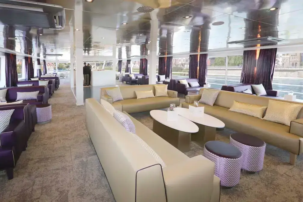 Ansprechender Salon.webp