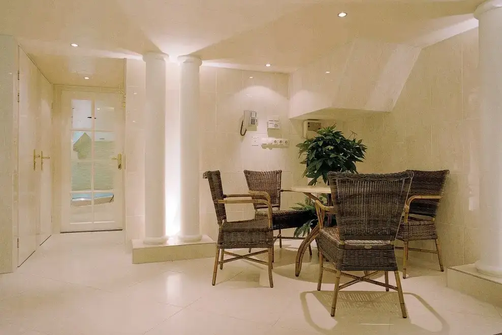 Pool area Pearl.webp