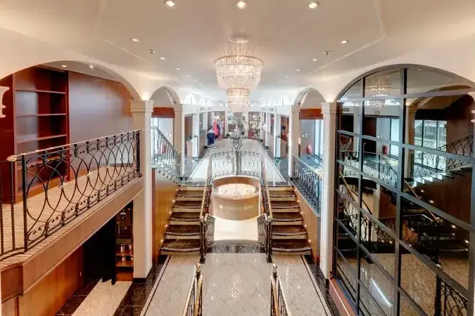 Центральное фойе Savor.webp