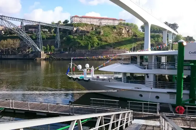 Теплоход MIGUEL TORGA 5 Якорей.webp