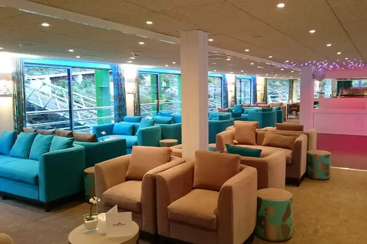 Salon_barТеплоход MIGUEL TORGA 5 Якорей.webp