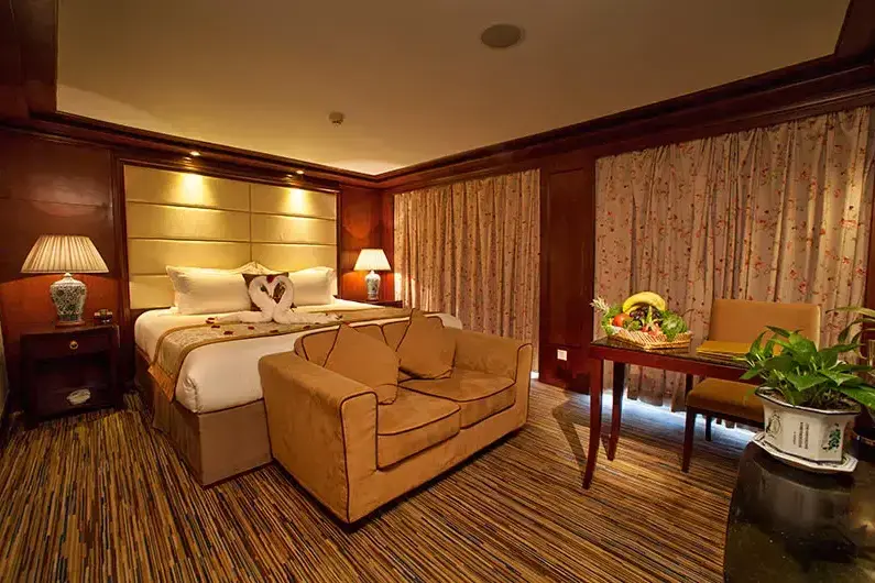 deluxe_suite1Каюта ЛЮКС DELUXE SUITE на палубе PROMENADE с балконом.webp