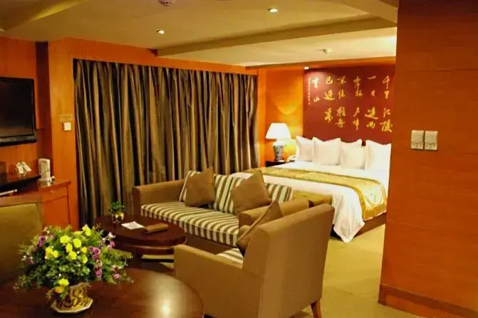 shagnrila-suitКаюта ЛЮКС SHANGRI-LA SUITE на палубе PROMENADE с балконом.webp