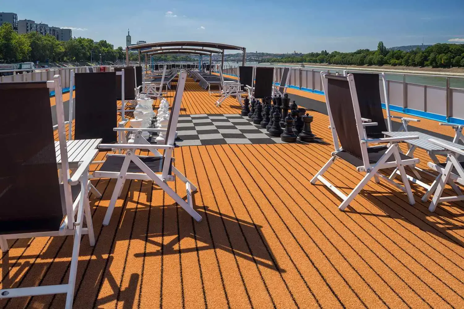 ship_4_sundeck_gallery.webp