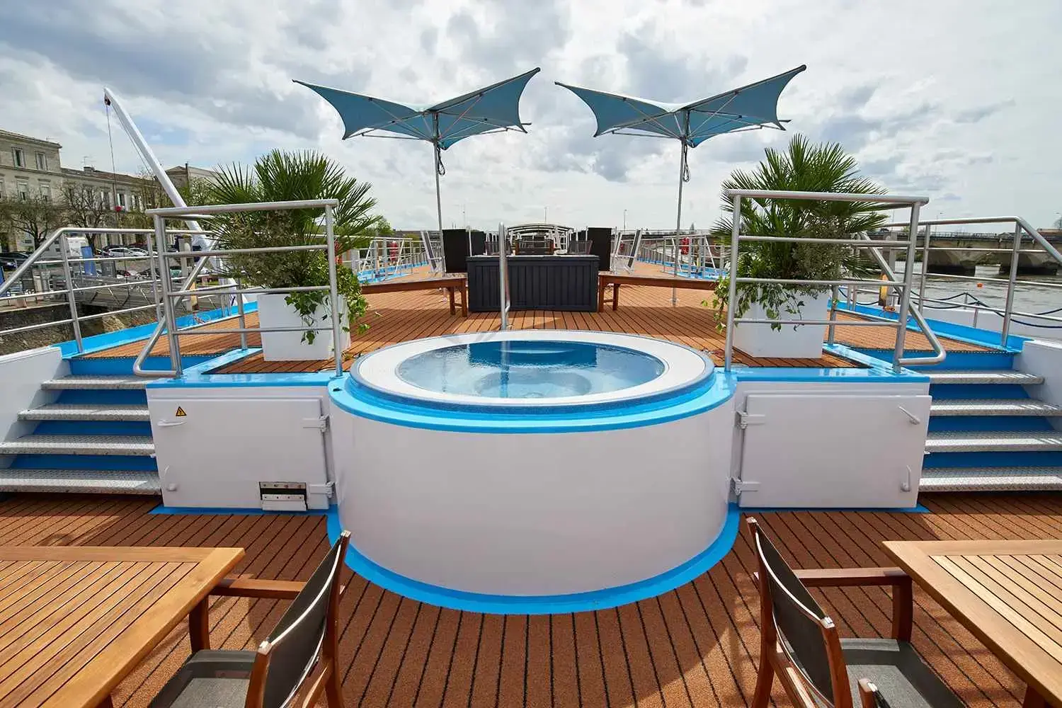 ship_9_sundeck_gallery.webp