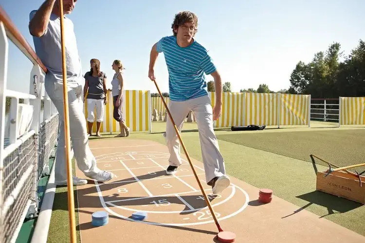 RH_DLX_PEOPLE_SHUFFLEBOARD_01_web_04_2da302dfdb.webp