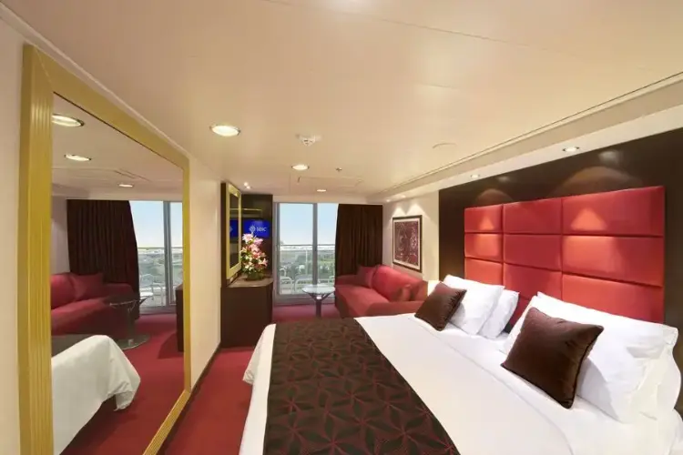 04_Ship_Balcony_Cabin.webp