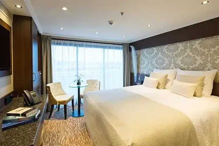 BRONTE_Standard Suite_1 (1).webp