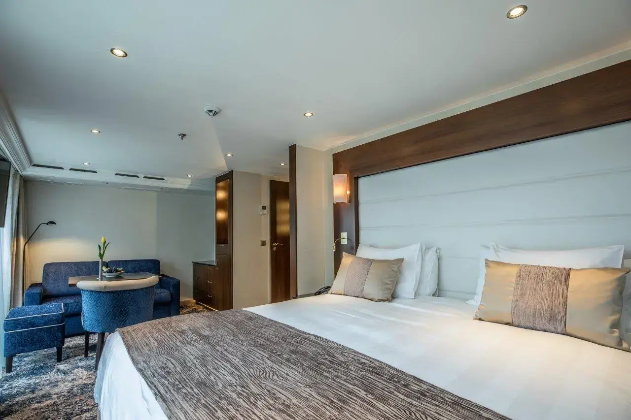 BW Room 304-5428.webp