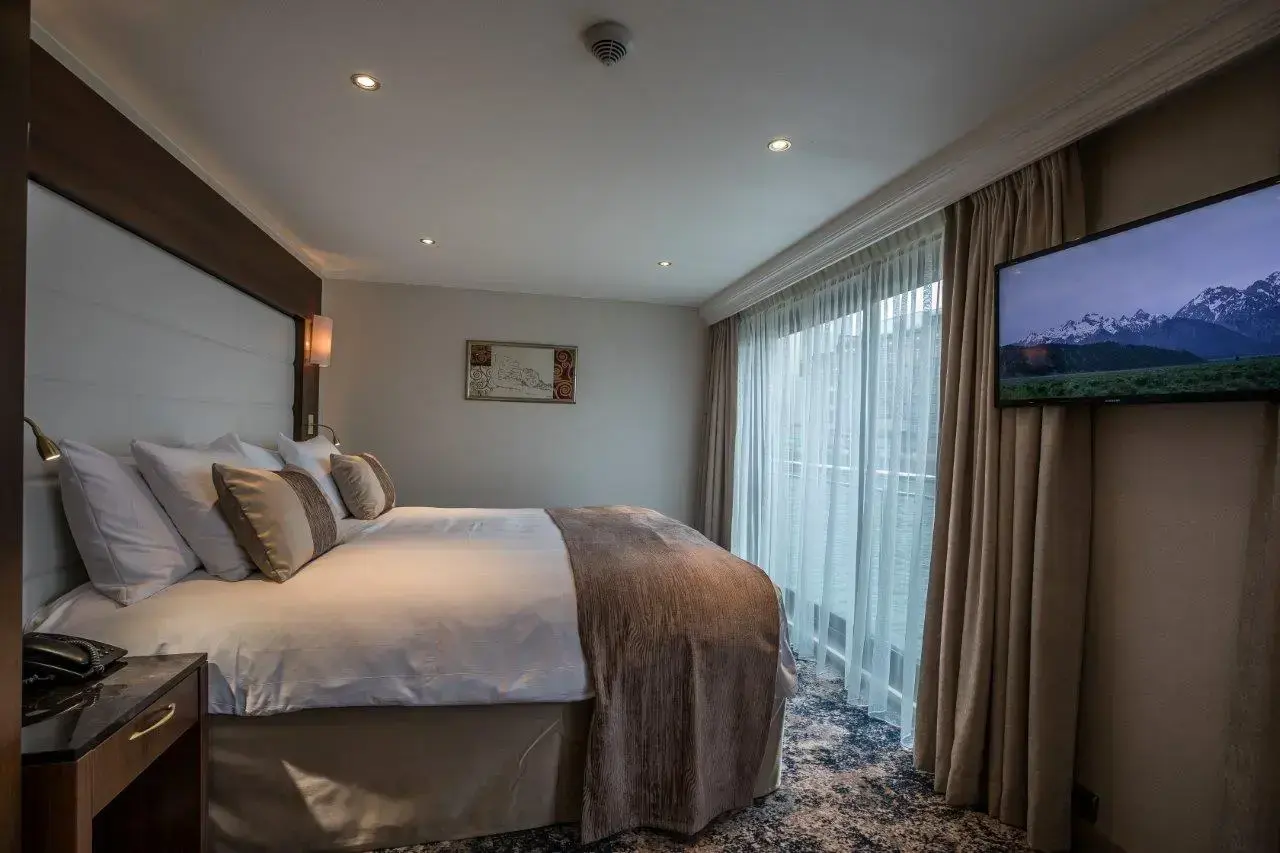 BW Room 304-5370.webp