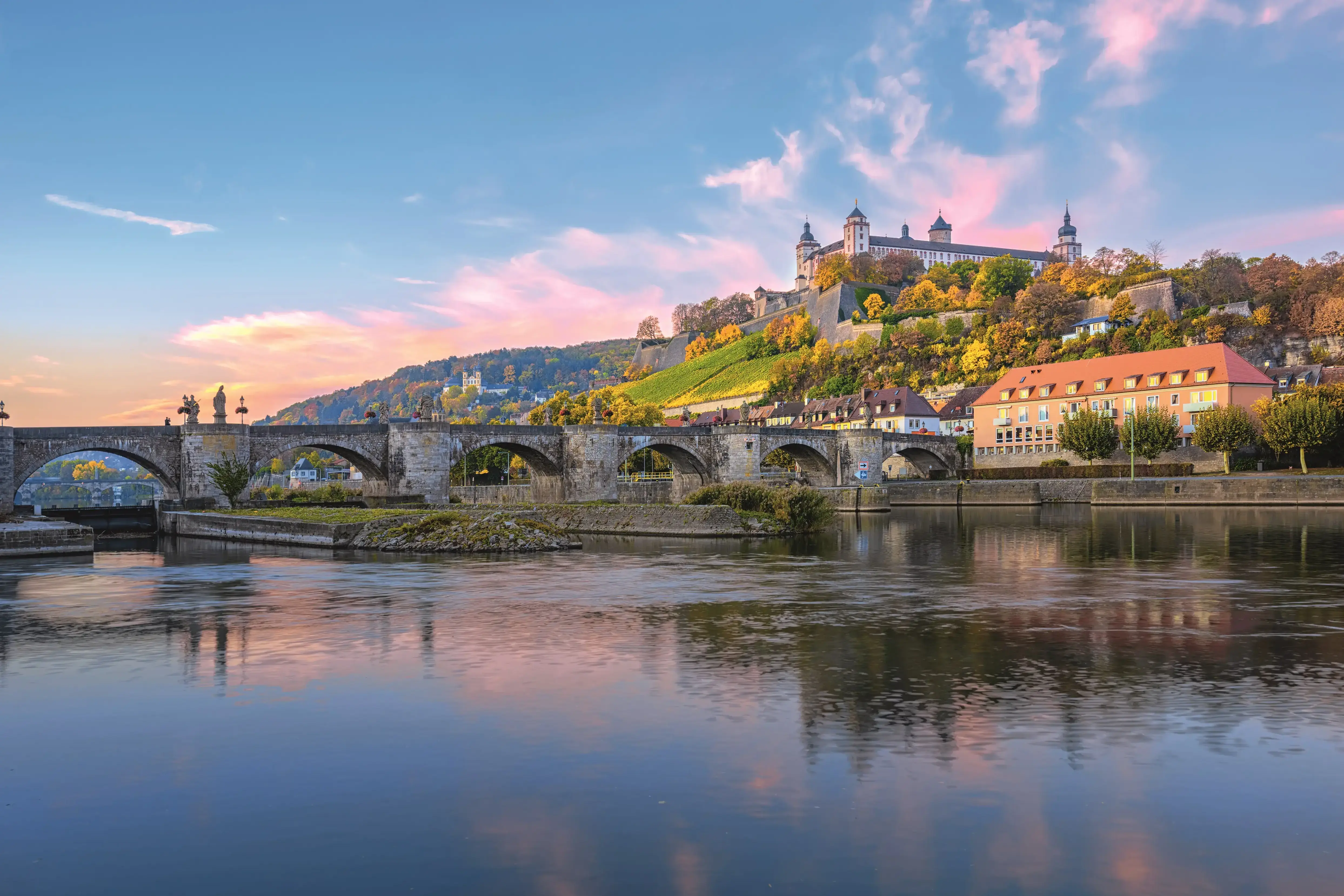 Lueftner_Cruises_Amadeus_Main_Germany_Wuerzburg_Marienberg_sunset__c_LU1323200978_ret.webp