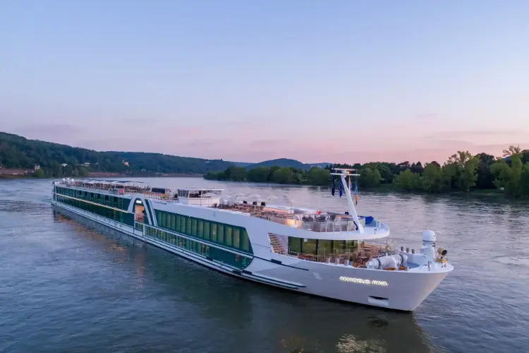 csm_Lueftner_Cruises_AMADEUS_Riva_exterior_sundown_988fd81863.webp