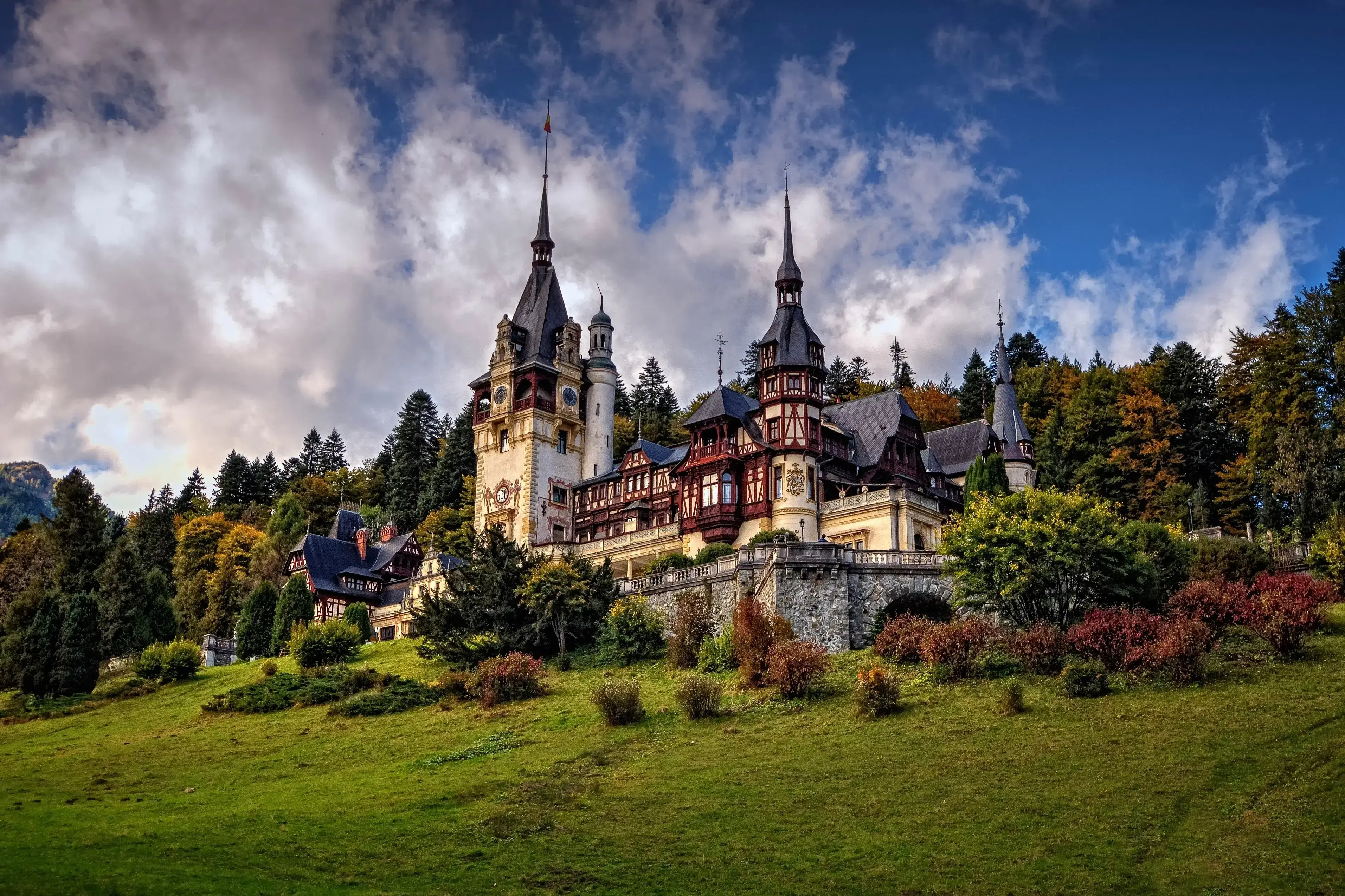 Peles_Castle_Rumania_shutterstock_2267896899.webp