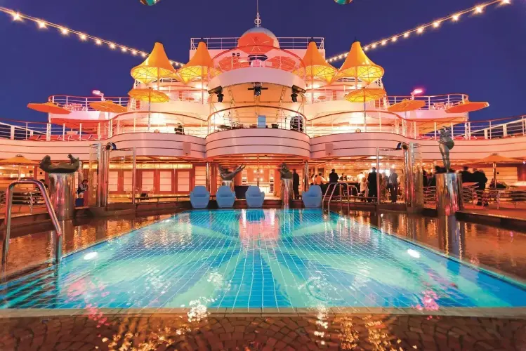 CF sonnendeck-pool.webp