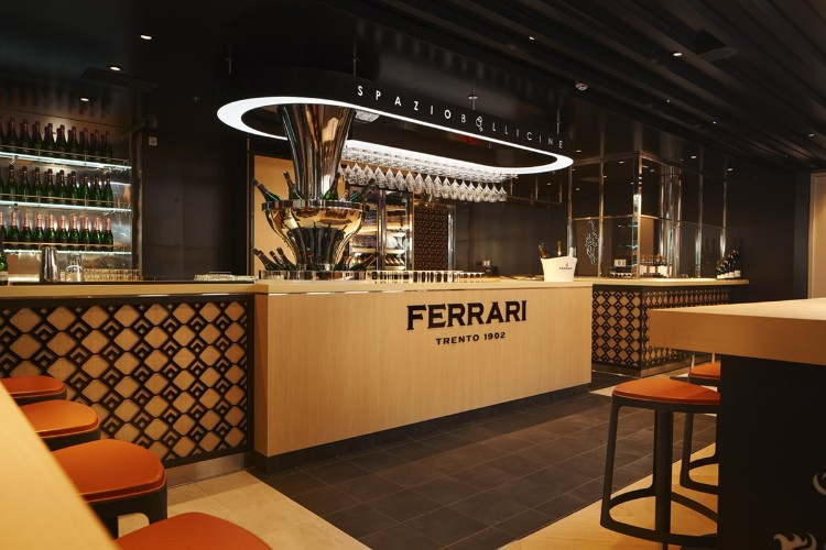 costa-toscana-ferrari-bar-min.jpg