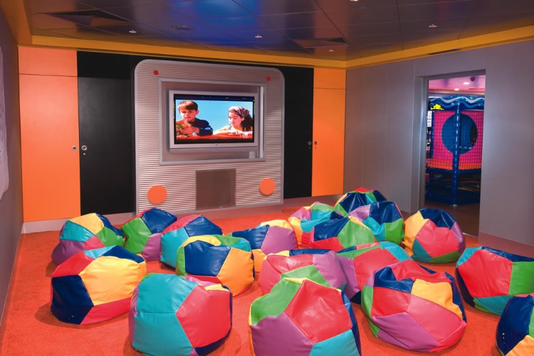 06_splashdown_kids_club_cinema_hi.jpg