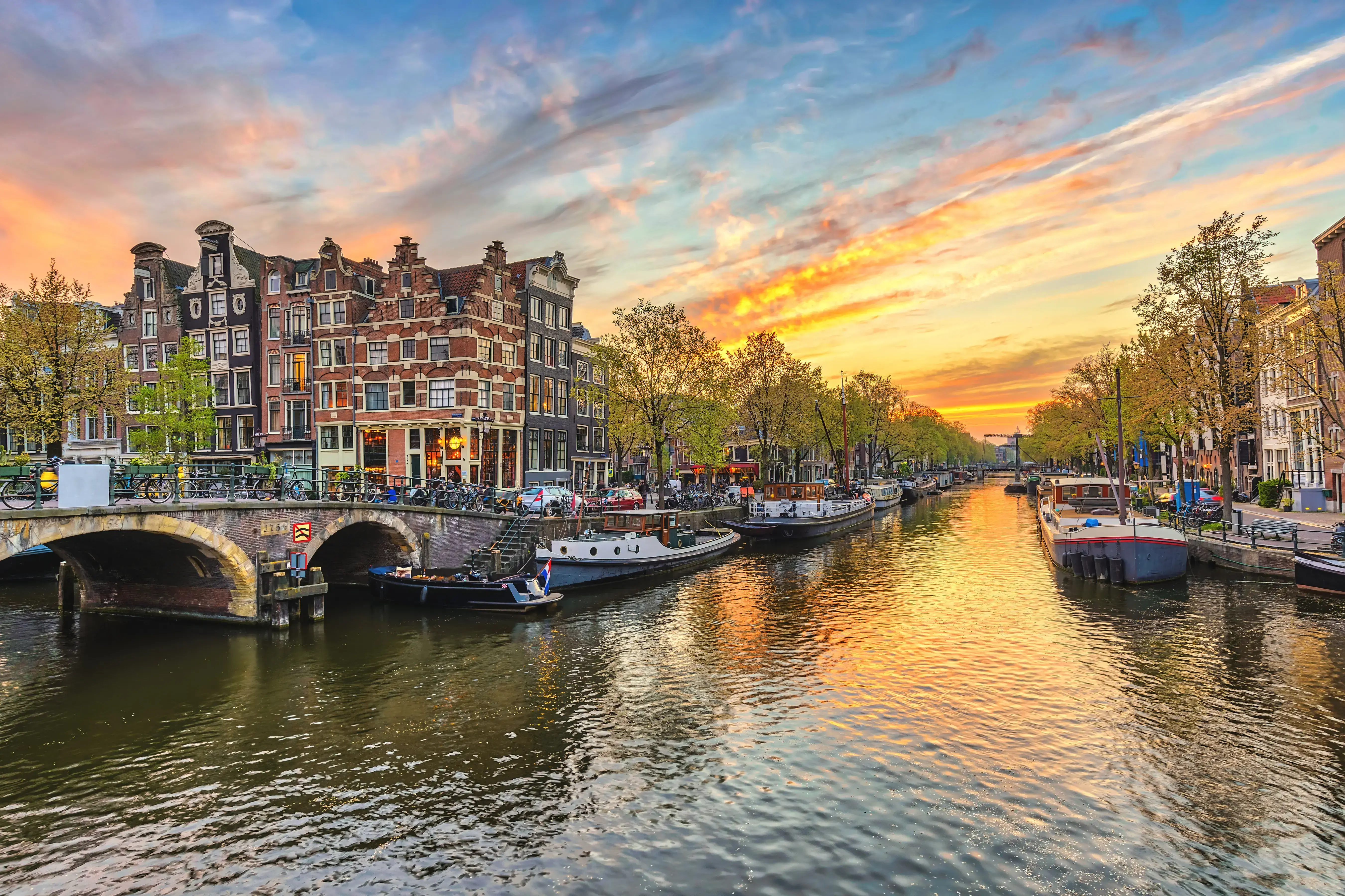 amsterdam-adobestock-176953179.webp