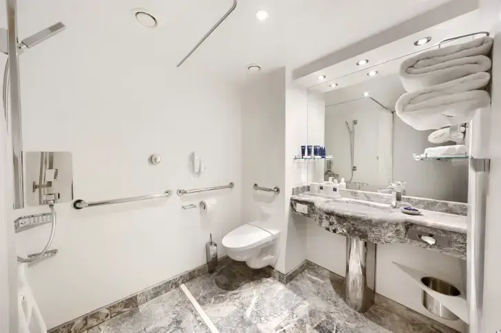 MSC25041585MSC Divina MSC Yacht Club Deluxe Suite for guests with disabilities or reduced mobility Bathroom (YC1).webp