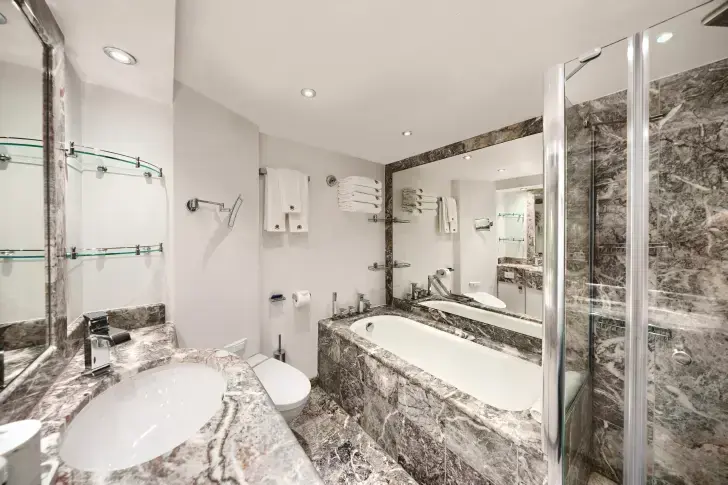 MSC25041575MSC Divina MSC Yacht Club Executive & Family Suite  Bathroom (YC2).webp