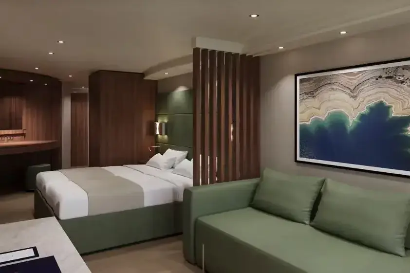 Yacht Club Deluxe Suite_3.webp