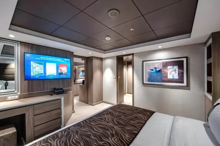 MSC17011235MSC Meraviglia, MSC Yacht Club Royal Suite with whirlpool bath (YC3).webp