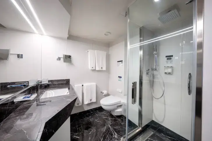 MSC21007858MSC Seashore, MSC Yacht Club Grand Suite - Bathroom (YCP).webp
