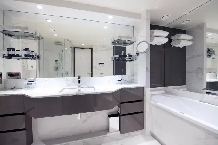 MSC21006873MSC Virtuosa, MSC Yacht Club Royal Suite with whirlpool bath (YC3).webp