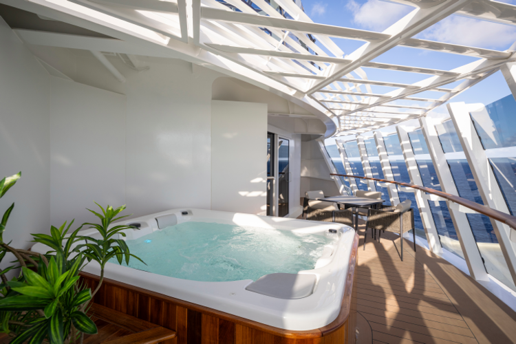 MSC25042085MSC World America, MSC Yacht Club Royal Suite (YC3).png