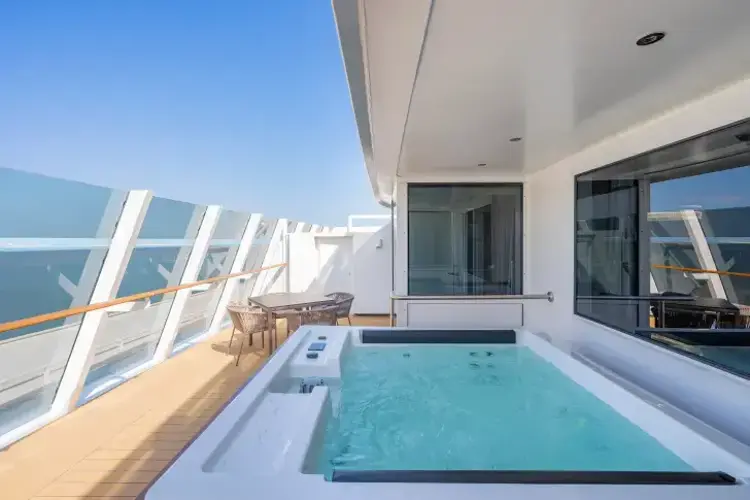 MSC23015165MSC World Europa, MSC Yacht Club Owner's Suite with Whirlpool bath (YC4).webp