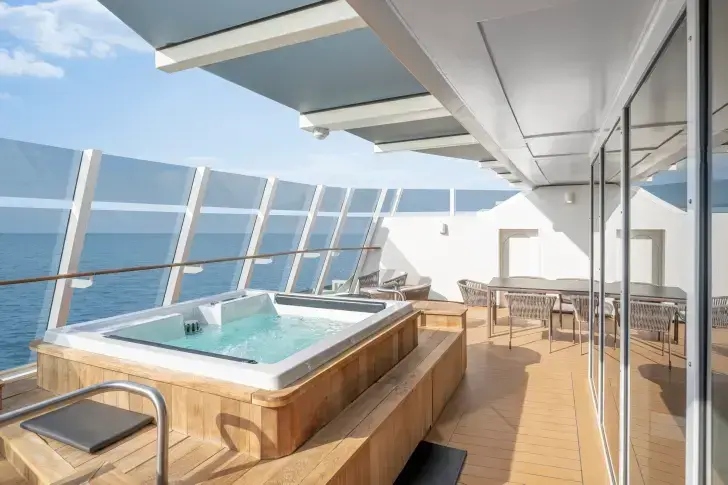 MSC26048475MSC World Europa, MSC Yacht Club Owner's Suite with Whirlpool bath (YC4).webp