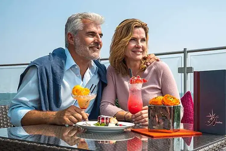 Lueftner_Cruises_AMADEUS_Silver_II_River_Terrace_couple.webp