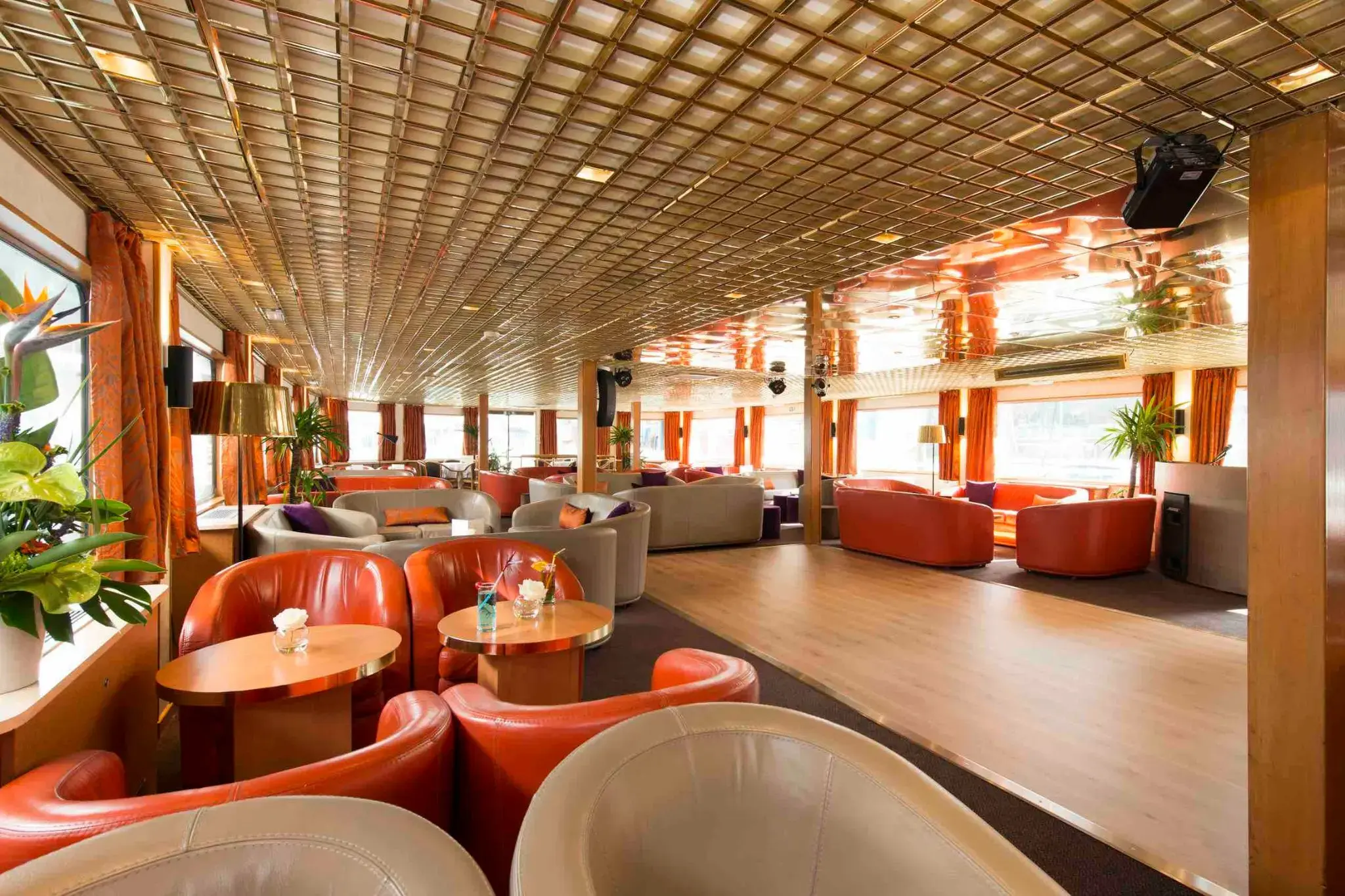 Salon und Bar S Princess.webp