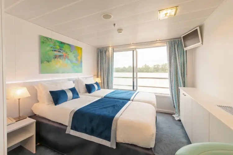 32690-cabine-deux-lits-separes-pont-superieur-MS-Cyrano-de-Bergerac-Garonne-croisieurope-Alexandre_Sattler.webp