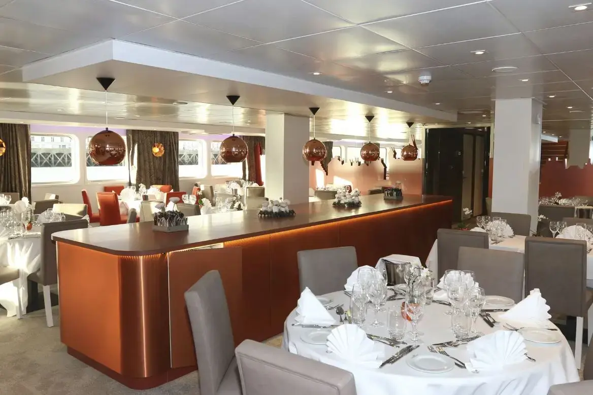 Restaurant.webp