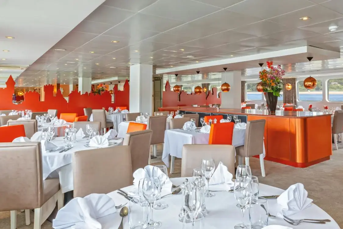 Restaurant_1.webp