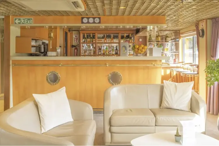 Lounge bar.webp