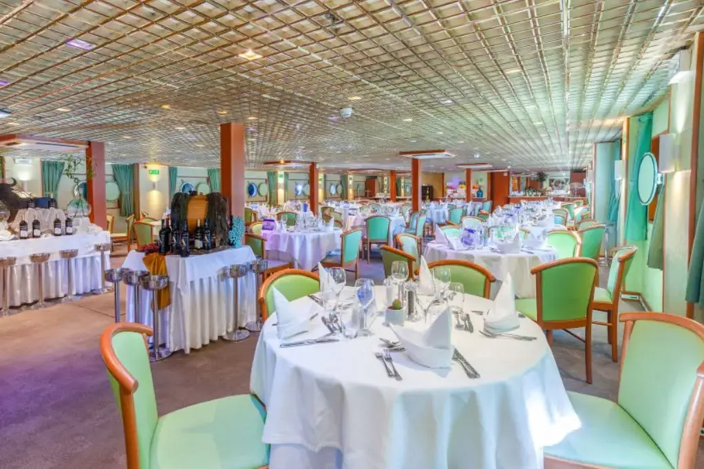 Restaurant 3.webp