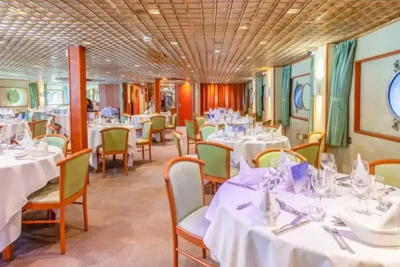 Restaurant.webp