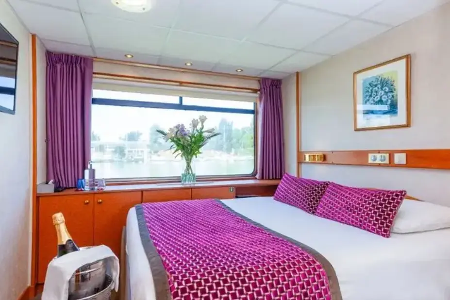 MIDDLE DECK 1 DOUBLE BED CAT C.webp