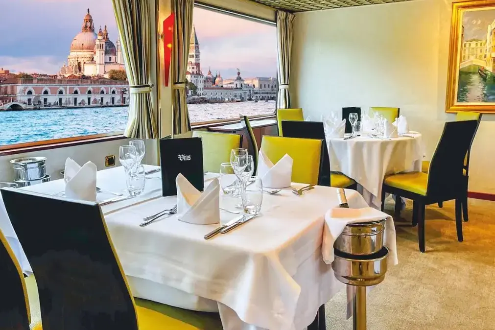 18 Restaurant.webp